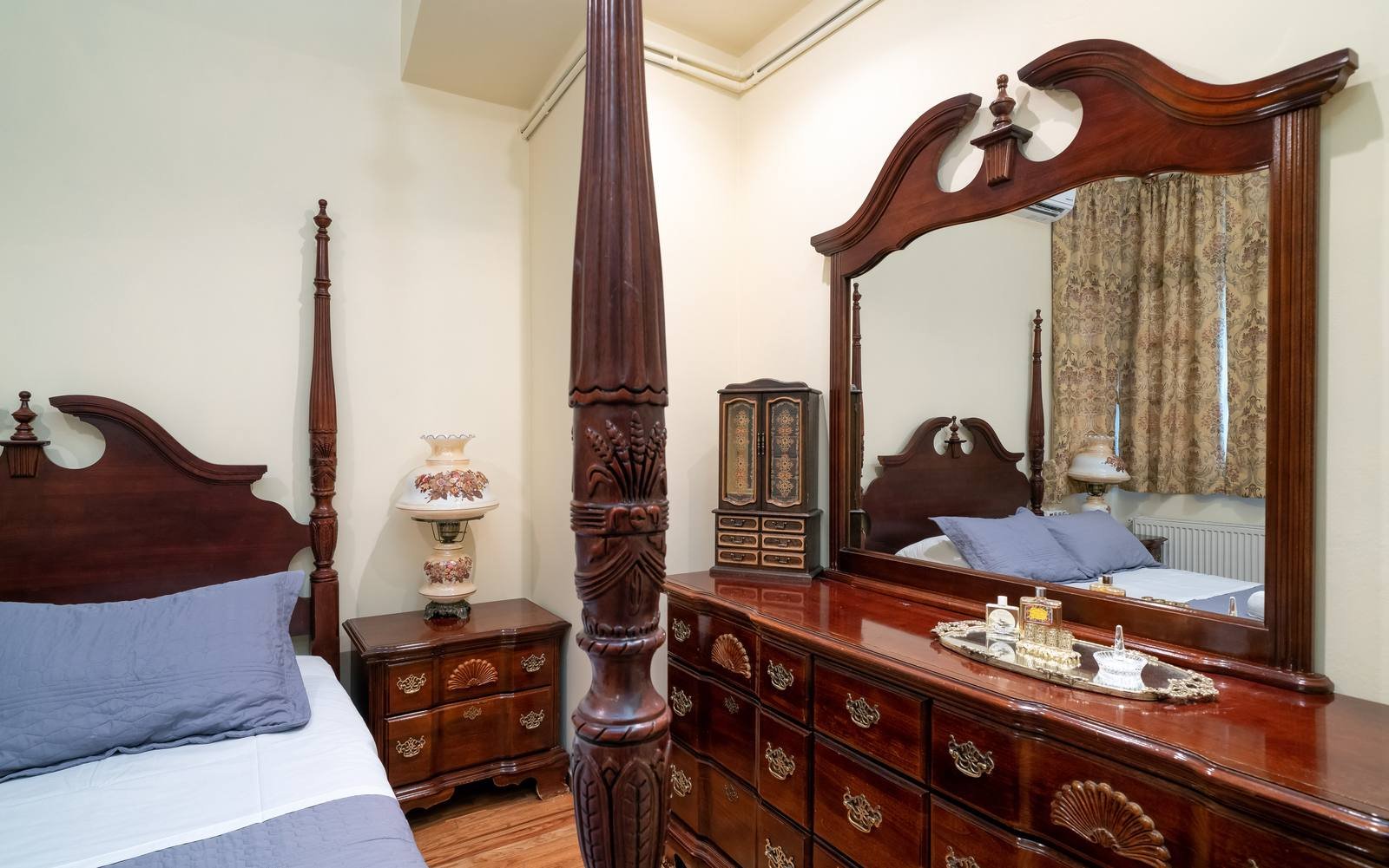 Bedroom with four-poster bed